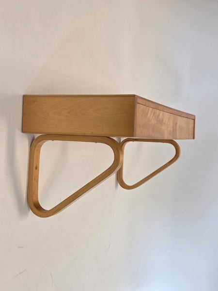 Artek 114A konsolihylly